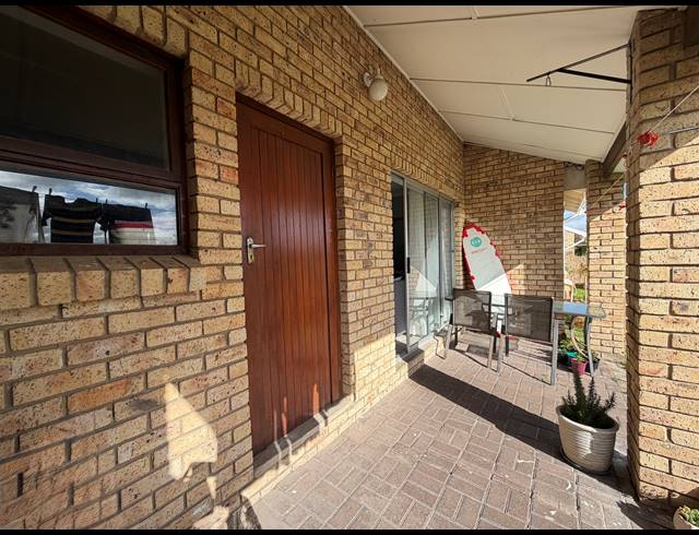 3 BEDROOM TOWNHOUSE FOR SALE IN ASTON BAY